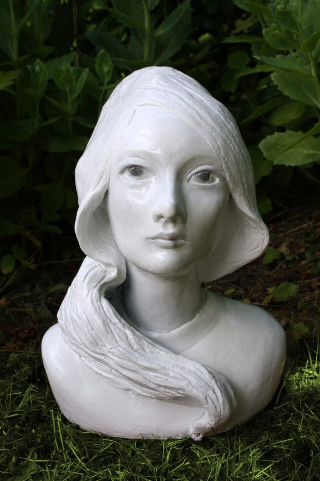 'Flicka med svallande hår', 2014, ett konstverk av Karin Wiberg