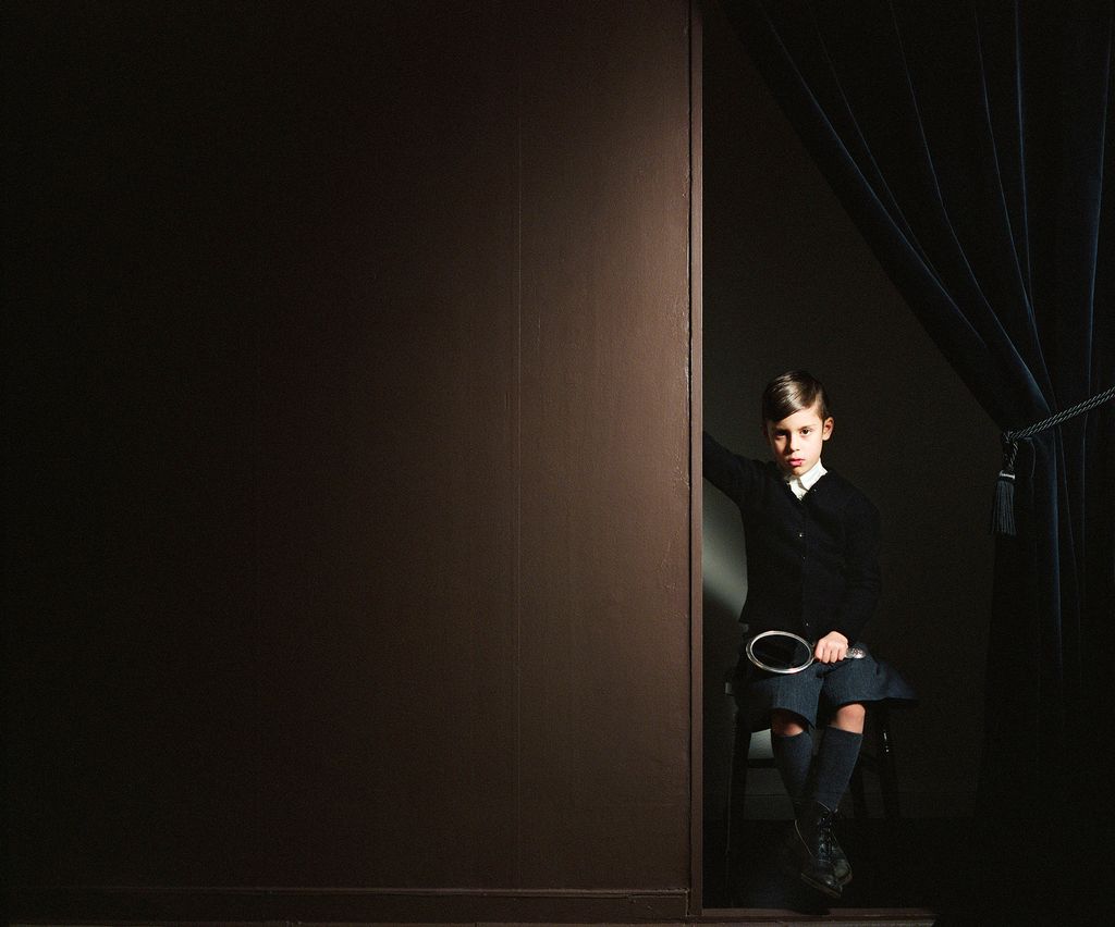 'Boy with Mirror', 2009, ett konstverk av Nygårds Karin Bengtsson