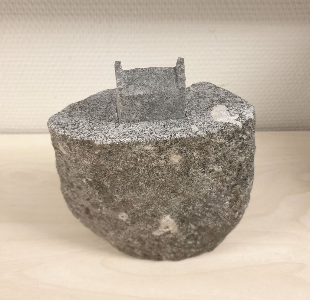 'Nr 4: Stenhus', ett konstverk av Frank Björklund