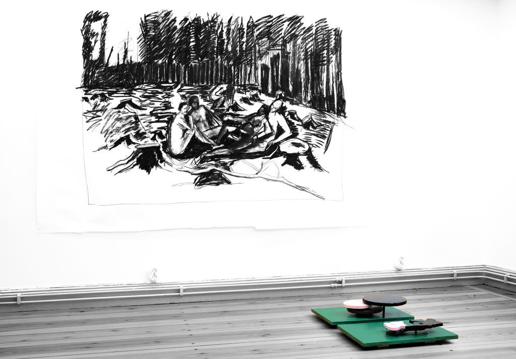 'Till skogs! kolteckning, relief i trä', ett konstverk av Christel Lundberg