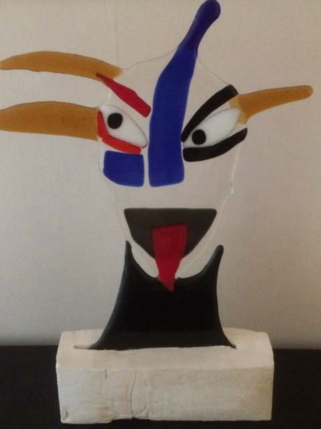 'Glasobjekt "Narren"', ett konstverk av Marianne Helmin