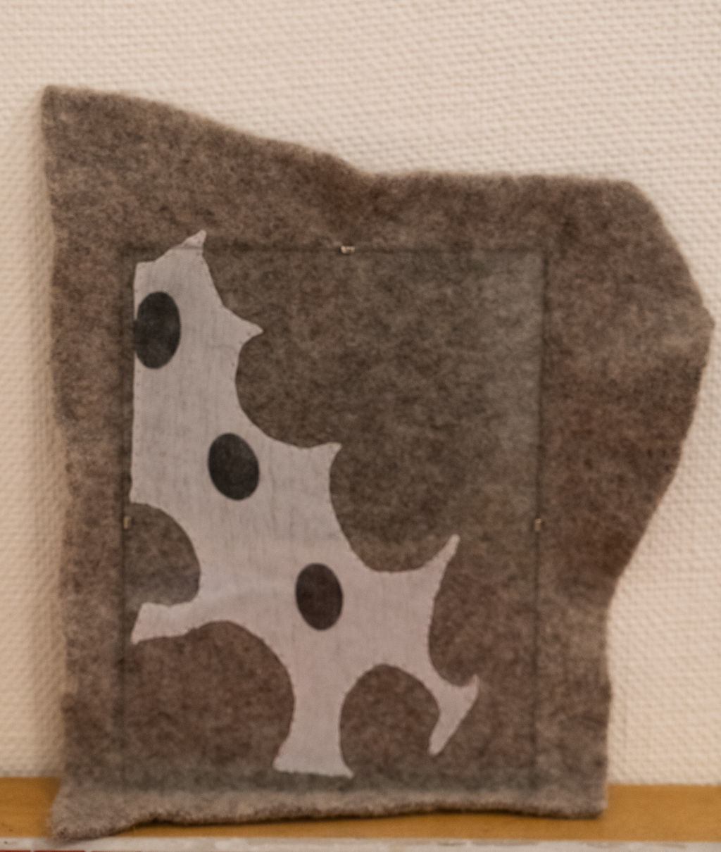 'Textilapplikation 27x33 cm', ett konstverk av Freja Willborg