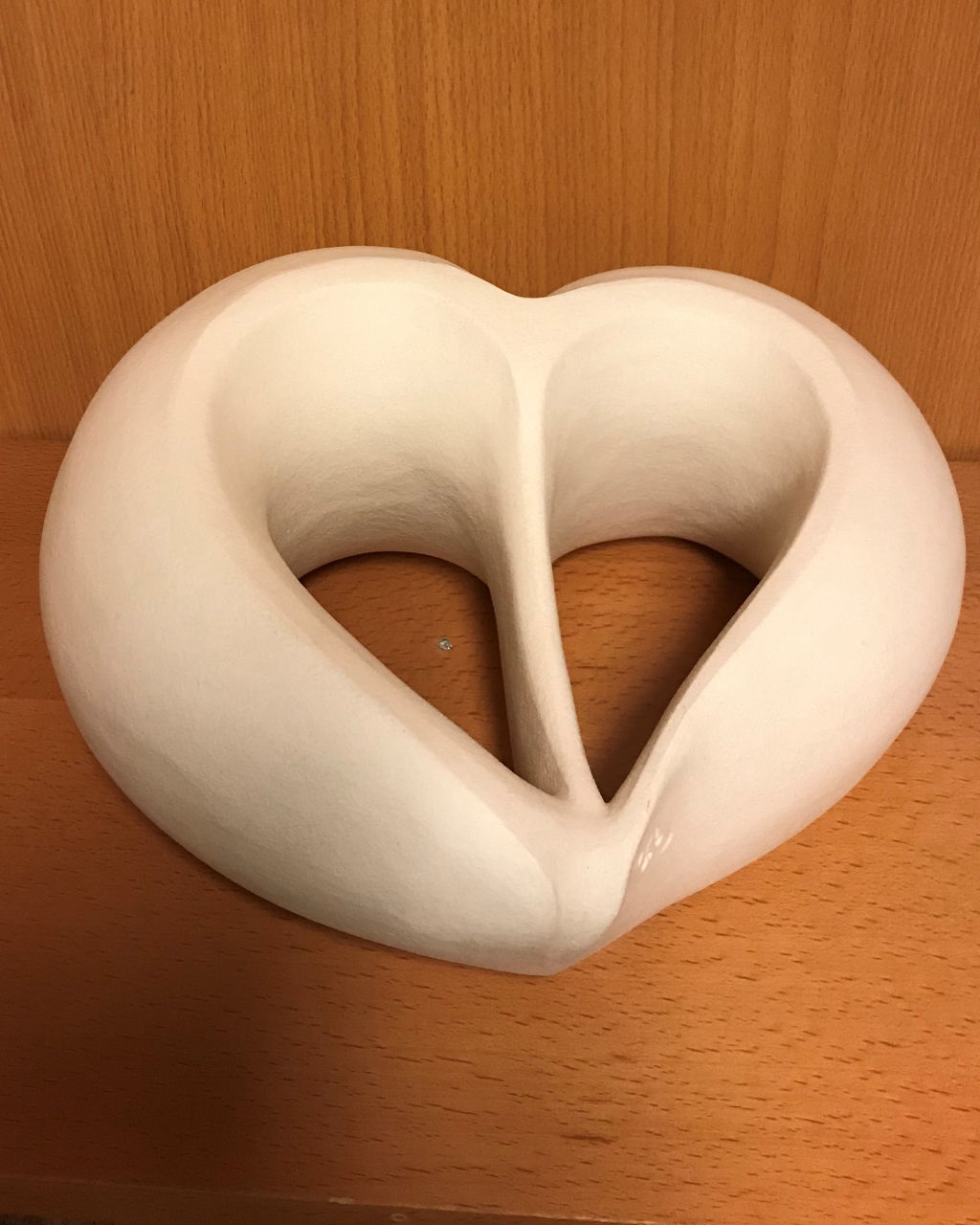 'Högbränt stengods 25x22 cm', ett konstverk av Ulla Ceder