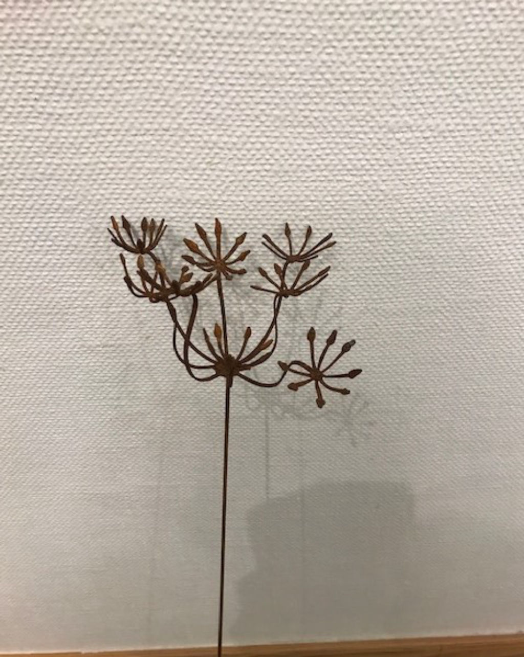 'Tandpetarsilja', ett konstverk av Eva Larsson