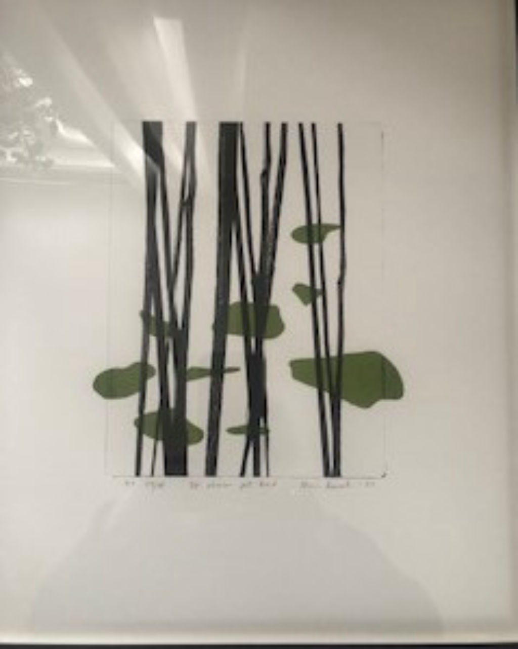 'De växer på träd - fotopolymer/screen 44x37 cm', ett konstverk av Nina Kerola