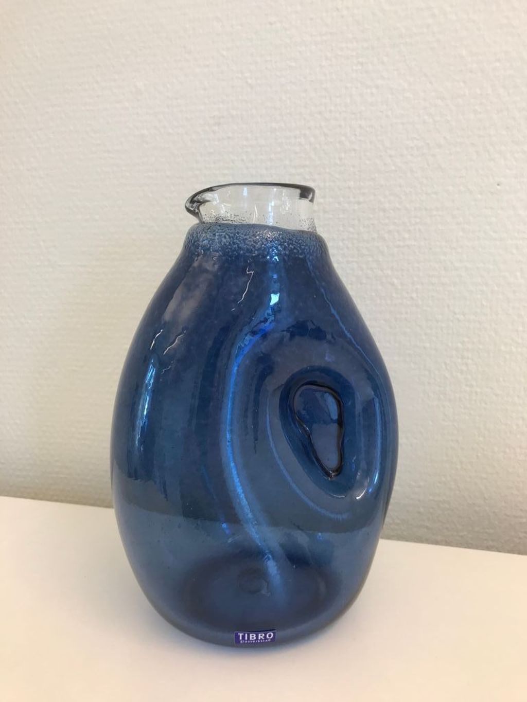 'Karaff', ett konstverk av Tibro glasverkstad