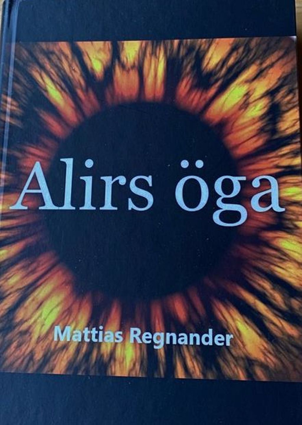 'Alirs öga av Mattias Regnander', ett konstverk av Mattias Regnander