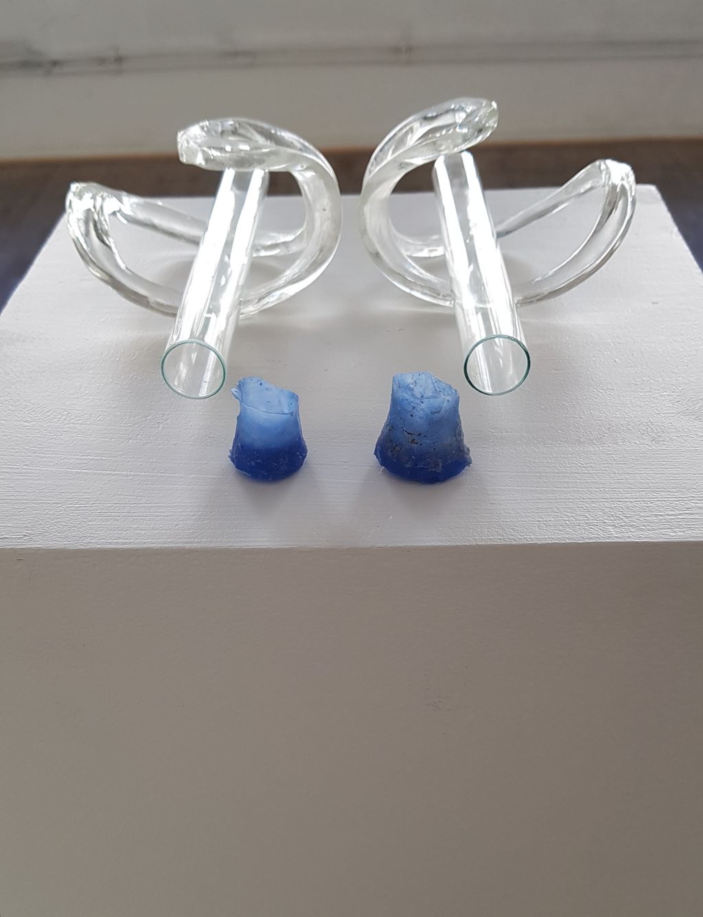 'Devices', 2020, ett konstverk av Monika Masser