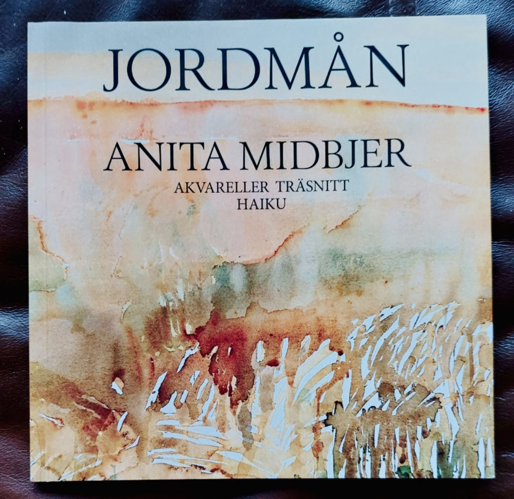'Konstbok Jordmån (vinnare Liv Granbom)', ett konstverk av Anita Midbjer