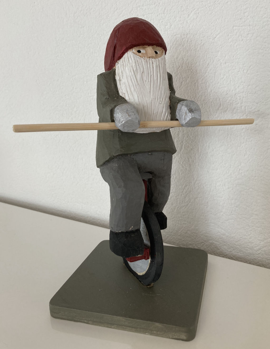 'Tomte på enhjuling', ett konstverk av Jan-Åke Rispling