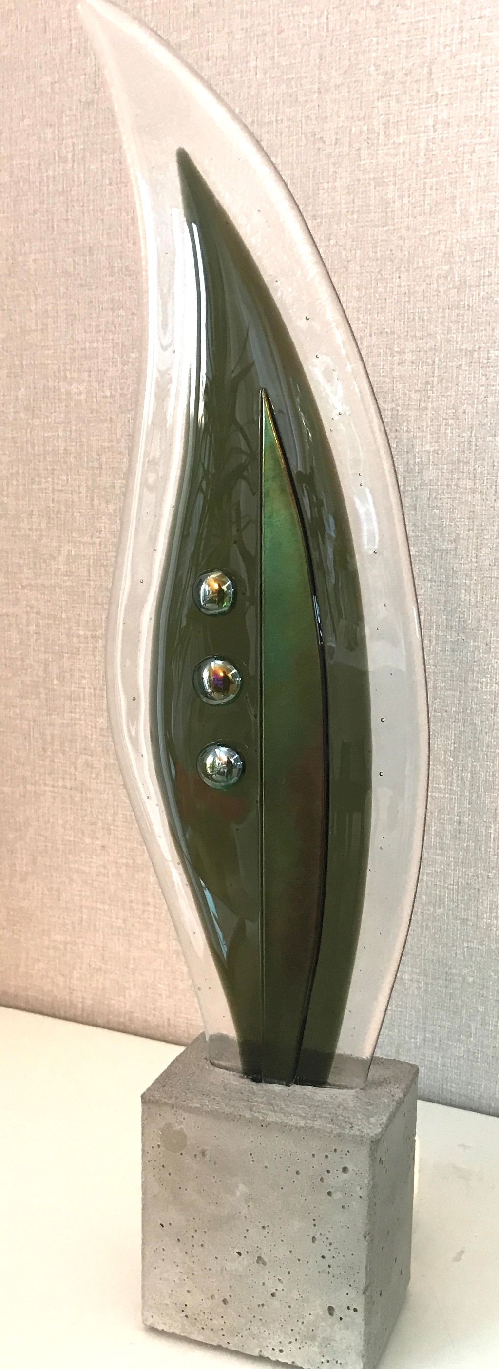 'Fjäder', 2021, ett konstverk av Helena Berg