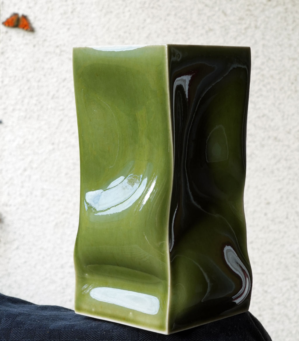 'Grön skulptur (27)', ett konstverk av Åsa Johansson