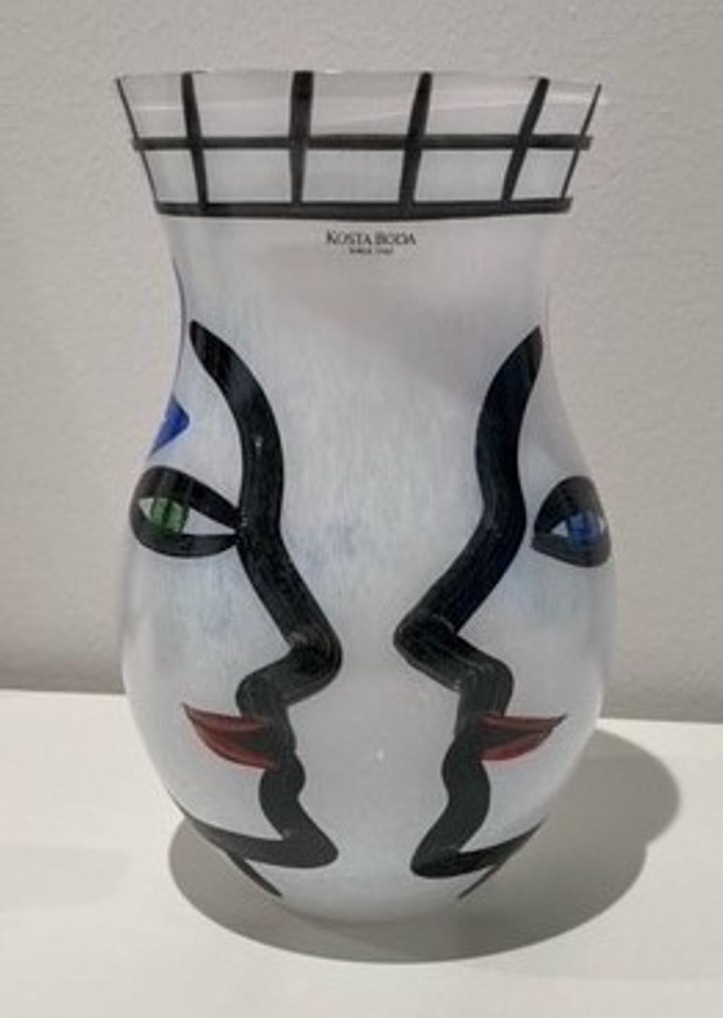 'Vas', ett konstverk av Ulrika Hydman Vallien