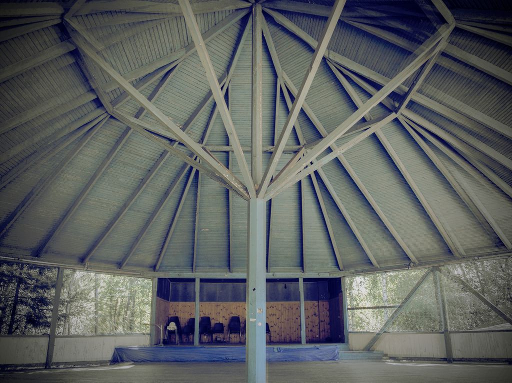 'Scenanvisning, Kärrgruvan Folkpark rotunda', 2019, ett konstverk av Åsa Andersson Broms