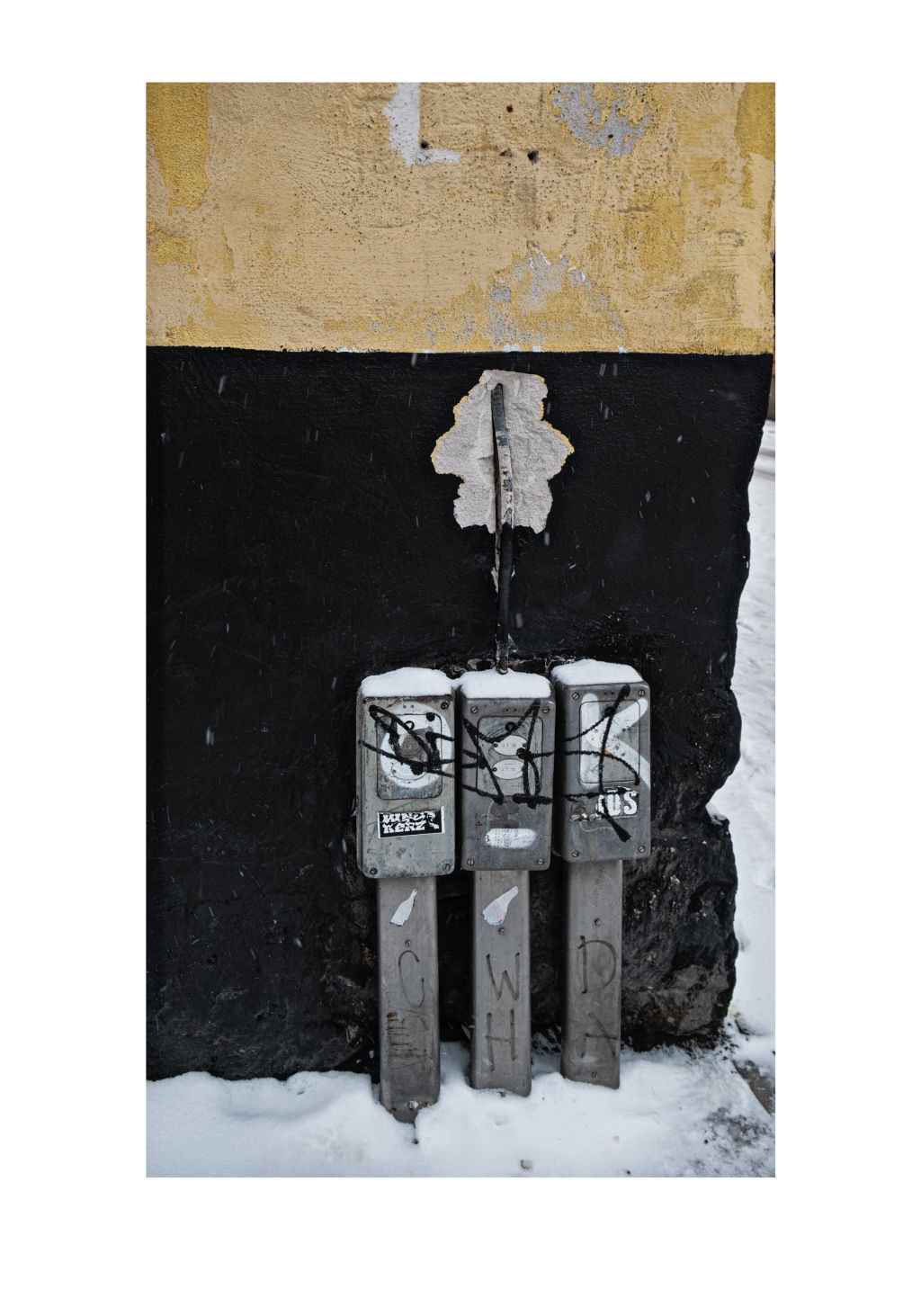 'Dom tre', 2023, ett konstverk av Martha Ander