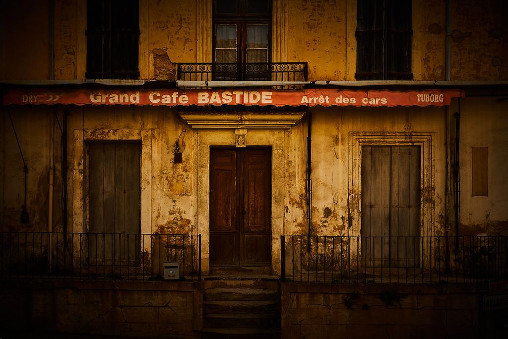 'Grand Café Bastide Cruzy 2', 2017, ett konstverk av Okänd