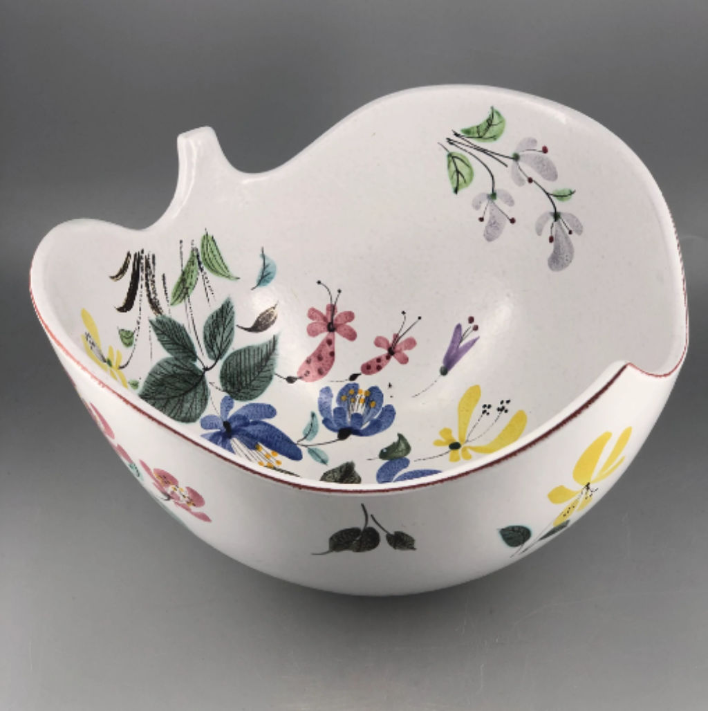 'Handpainted faiance bowl', ett konstverk av Stig Lindberg