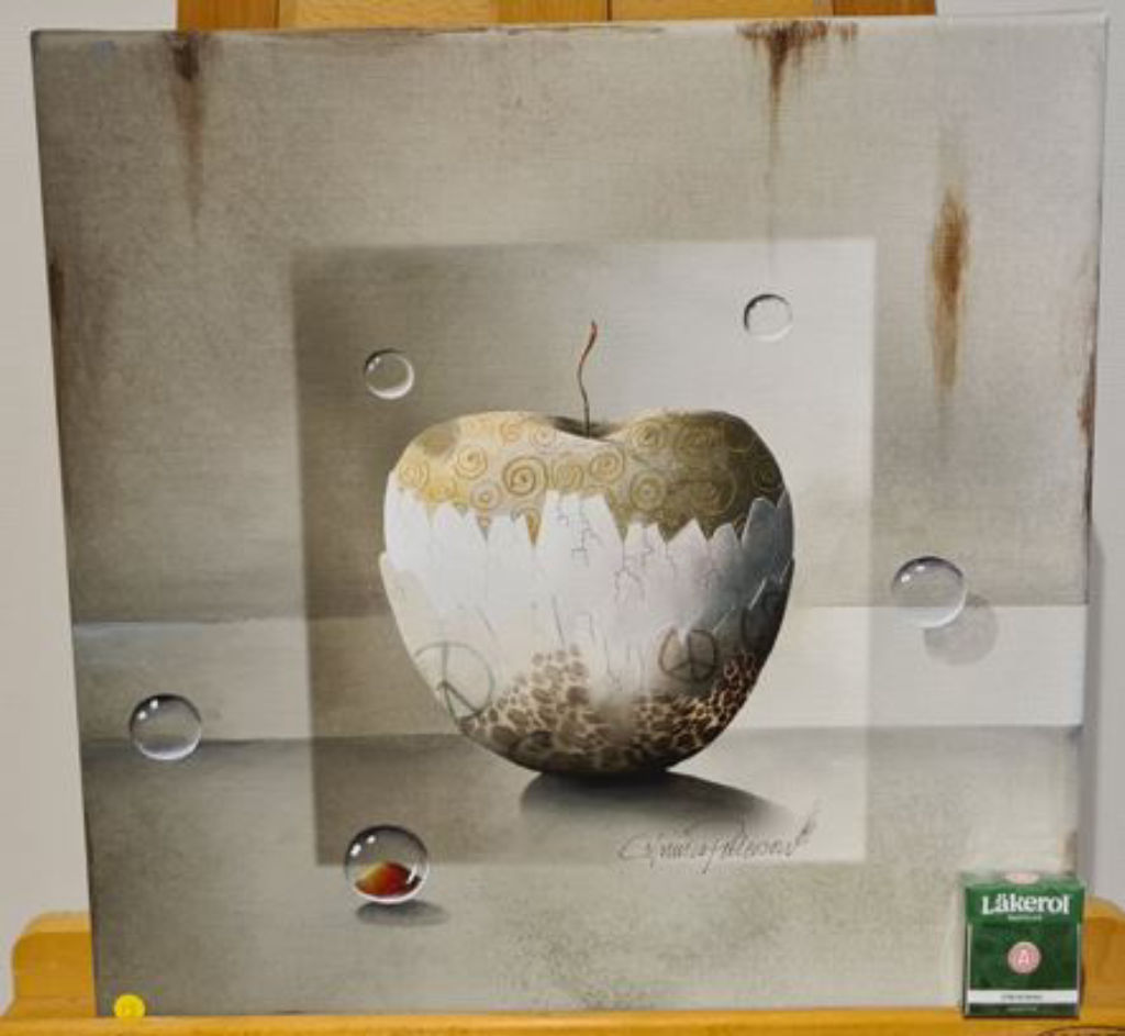 '13. Avskalad/Äpple', ett konstverk av Annica Petterson