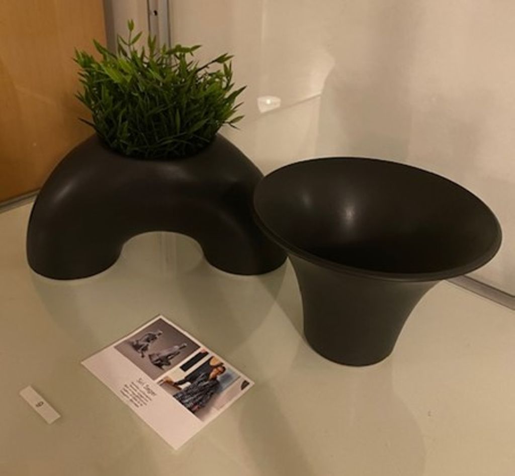 'Krukor i stengods', ett konstverk av Siri Seger