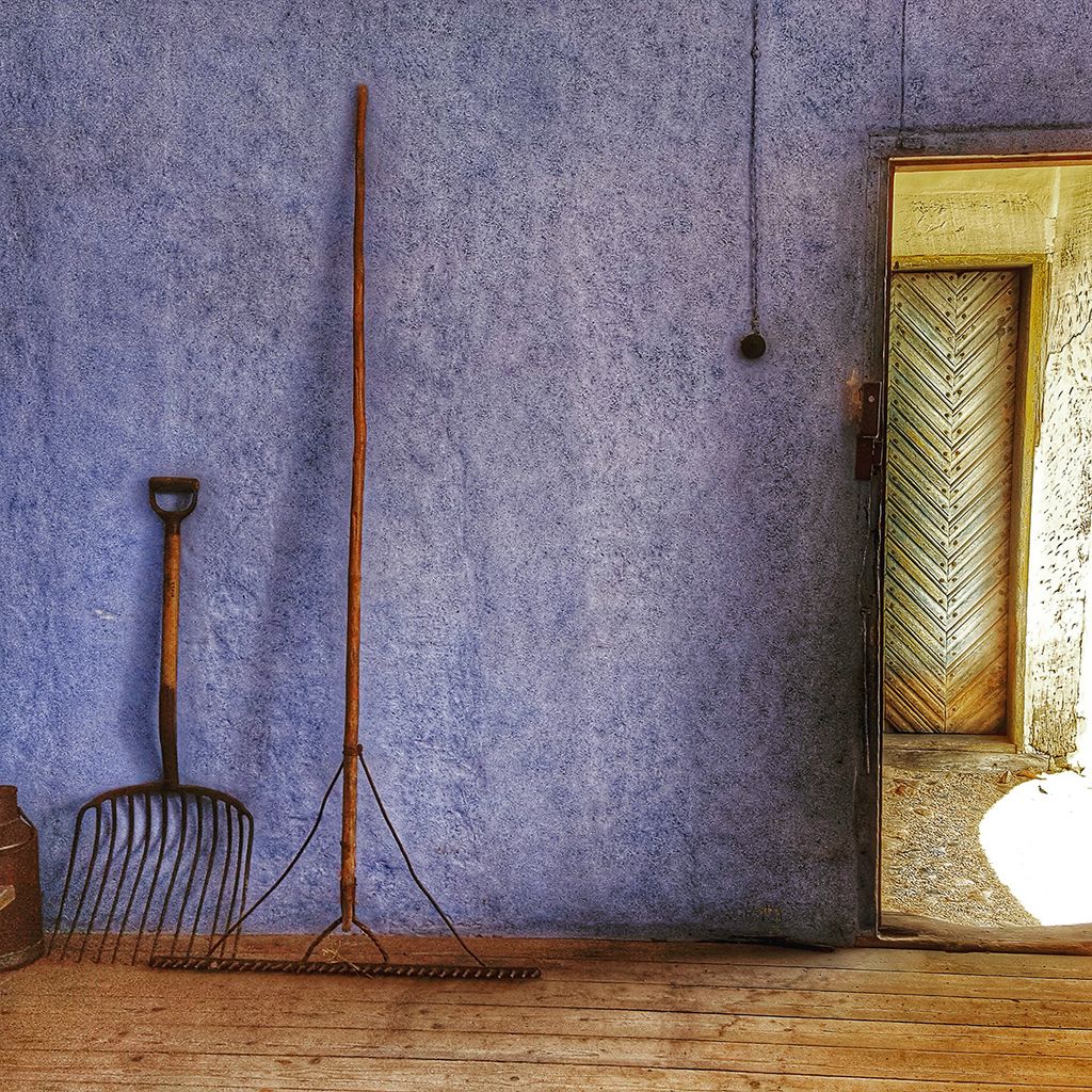 'Den lila väggen - vinst nr 19', ett konstverk av Catharina Kåberg