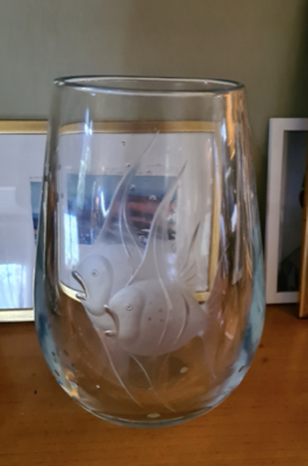 'Vas', ett konstverk av Vicke Lindstrand