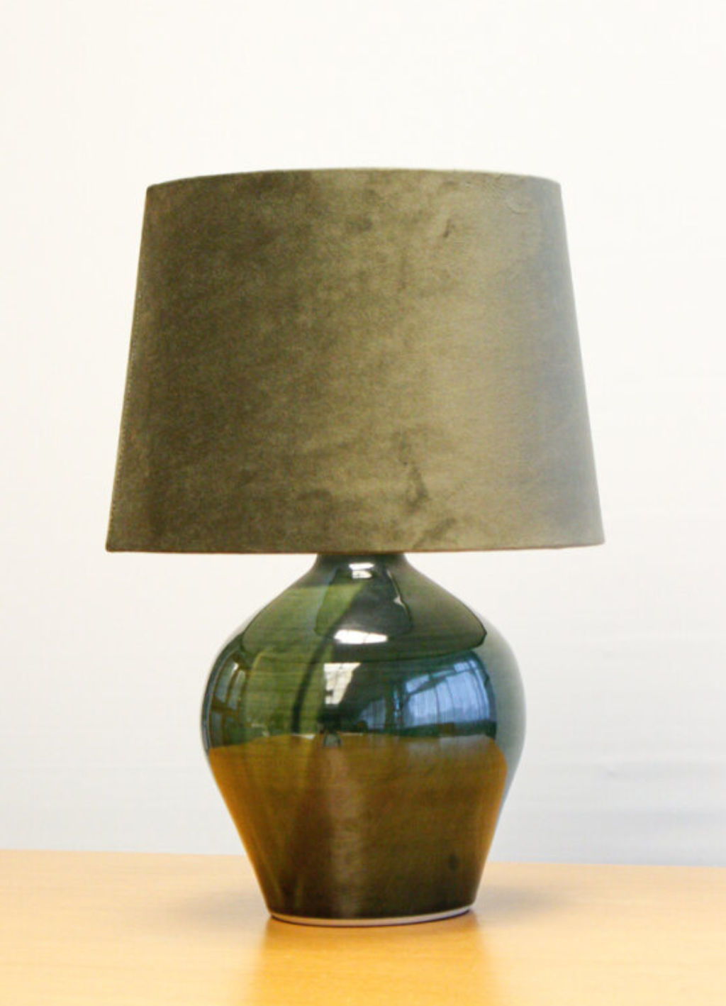 '60. Lampa, Keramikverkstan Petter', ett konstverk av Okänd