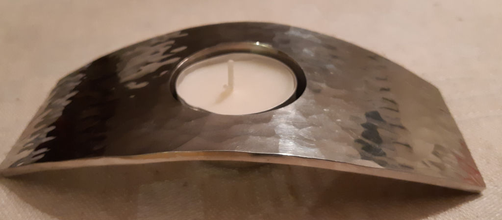 'Ljusstake polerat Tenn', ett konstverk av Micke Berggren