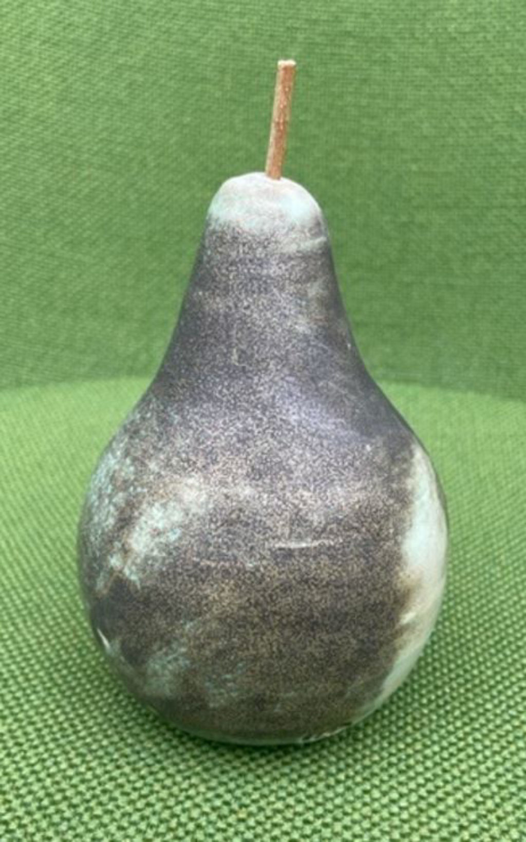 'Päron i keramik', ett konstverk av Meta Braconier