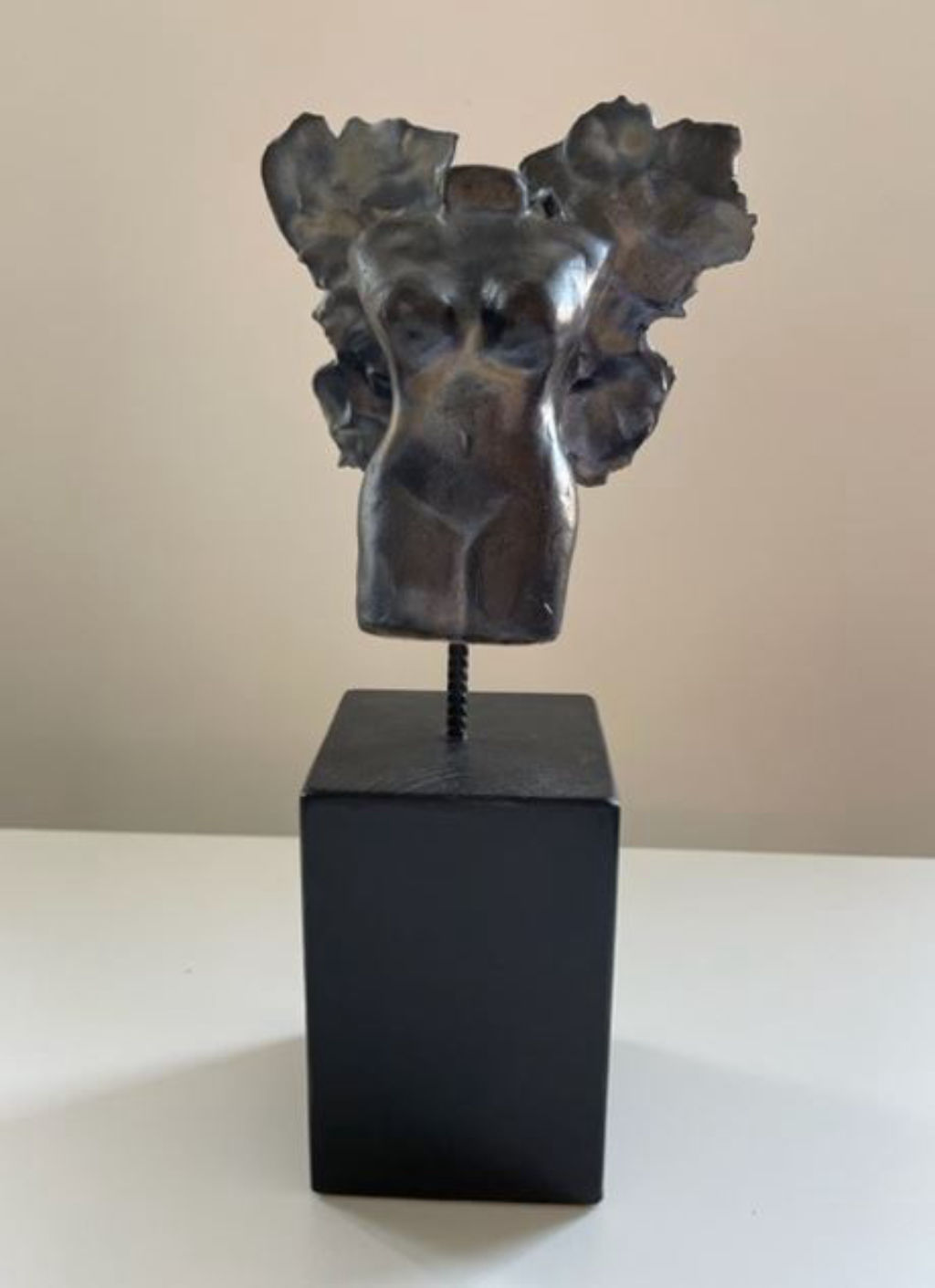 'Ängel i keramik', ett konstverk av Nina Martinez