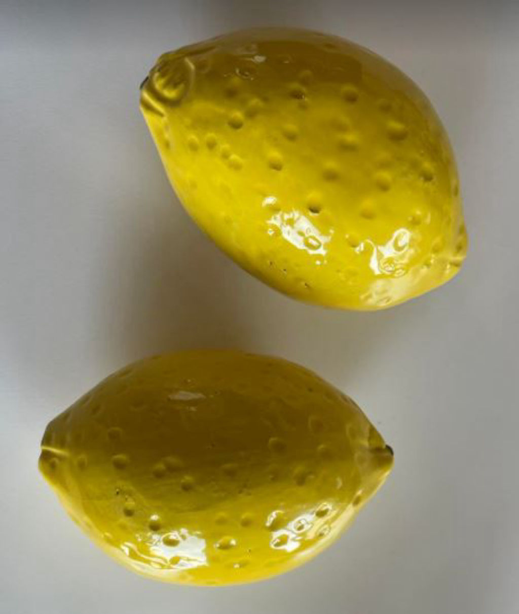 'Citroner i keramik', ett konstverk av Nina Martinez