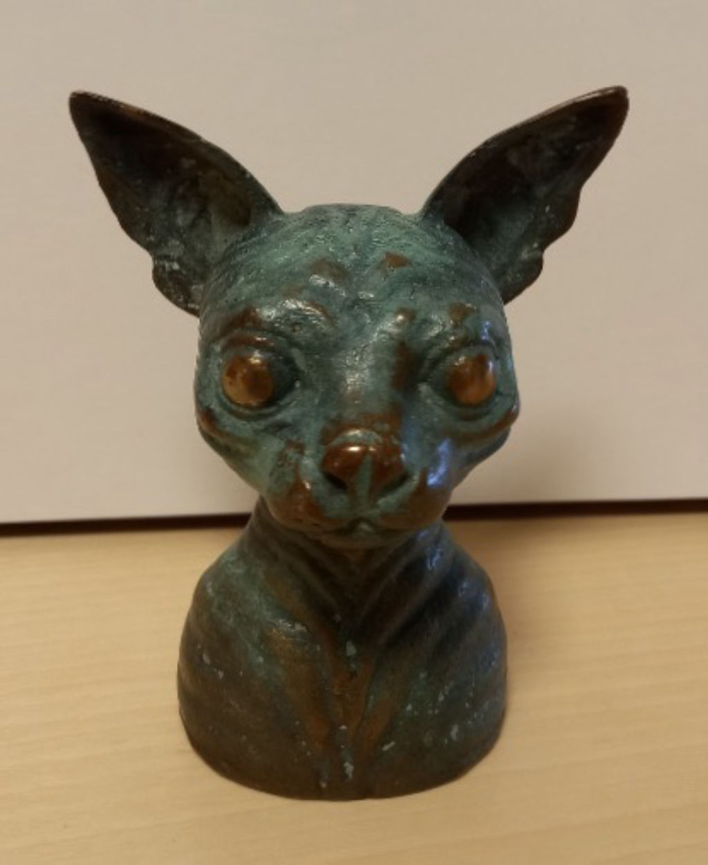 'Katt', 2022, ett konstverk av Hanna Beling