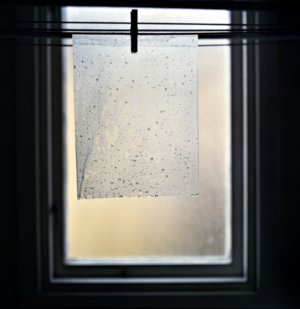 'Grandmother’s Washed Plastic Bag (Behave 6)', 2005, ett konstverk av PERNILLA ZETTERMAN